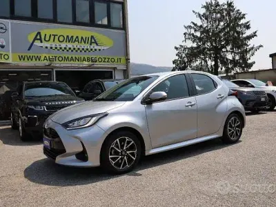 Usata Toyota Yaris Hybrid Trend 92 CV (67 kW) 2023 Grigio Berlina