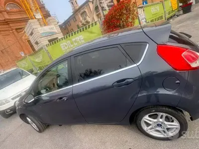 Usata Ford Fiesta 80 CV (58 kW) 2014 Blu Utilitaria