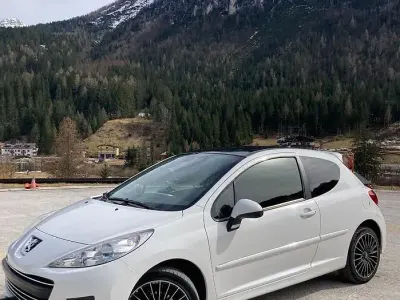 Usata Peugeot 207 92 CV (67 kW) 2011 Bianco Berlina