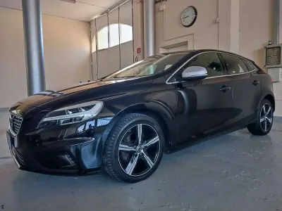 Usata Volvo V40 R-Design 120 CV (88 kW) 2017 Nero Berlina