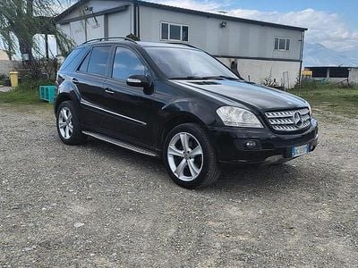 Usata Mercedes ML320 224 CV (164 kW) 2007 Nero SUV