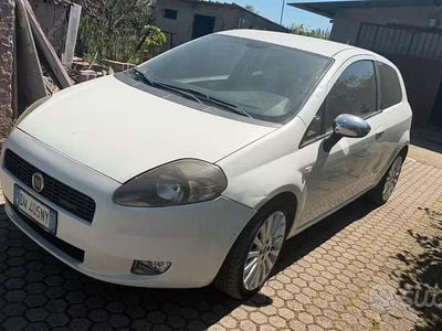 Usata Fiat Grande Punto 75 CV (55 kW) 2009 Bianco Utilitaria