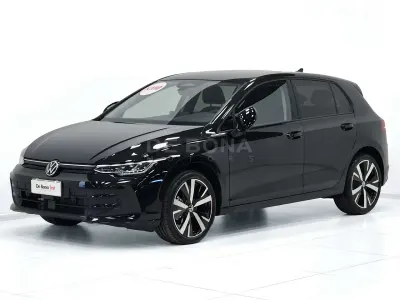 Nuova VW Golf VIII Life 116 CV (85 kW) 2026 Grenadill black metallizzato Berlina