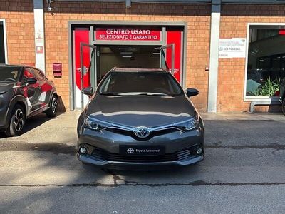 Usata Toyota Auris Hybrid Lounge 135 CV (99 kW) 2017 Marrone Station wagon