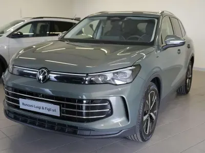 Usata VW Tiguan Elegance 150 CV (110 kW) 2024 Velvet green SUV