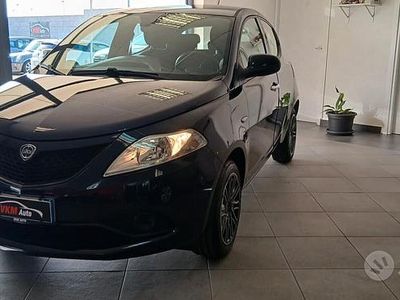 Usata Lancia Ypsilon 69 CV (50 kW) 2018 Blu Utilitaria