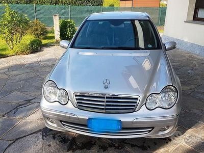 Usata Mercedes C200 Elegance 192 CV (141 kW) 2004 Grigio Berlina