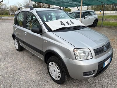 Usata Fiat Panda 4x4 Climbing 59 CV (43 kW) 2005 Grigio Utilitaria