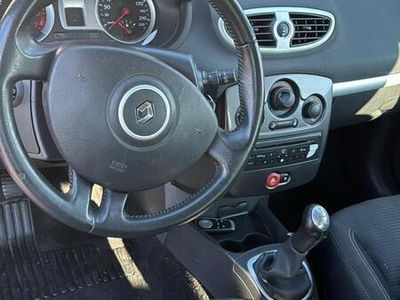 Usata Renault Clio II Dynamique 75 CV (55 kW) 2011 Nero Berlina