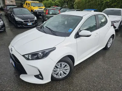 Gebraucht Toyota Yaris Active 72 PS (52 kW) 2022 Weiß Kleinwagen