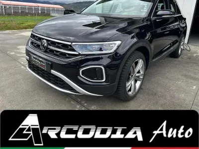 Usata VW T-Roc R-line 116 CV (85 kW) 2023 Nero SUV