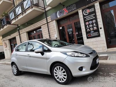 Usata Ford Fiesta 97 CV (71 kW) 2010 Grigio Utilitaria
