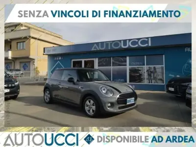 Usata Mini Cooper D Hype 116 CV (85 kW) 2018 Moonwalk gray tetto black Utilitaria