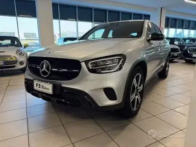 Usata Mercedes GLC300e 258 CV (189 kW) 2022 Grigio Coupé