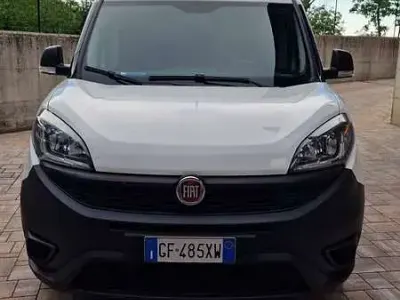 Usata Fiat Doblò 120 CV (88 kW) 2021 Bianco Monovolume