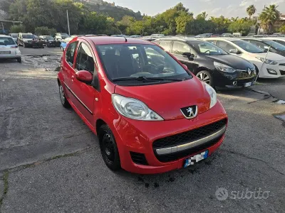 Gebraucht Peugeot 107 Active 68 PS (50 kW) 2009 Rot Kleinwagen
