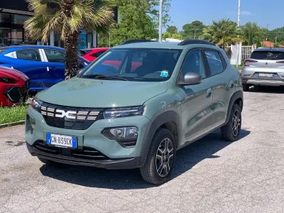 Usata Dacia Spring Essentiel 33 kW (45 CV) 2023 Verde Utilitaria