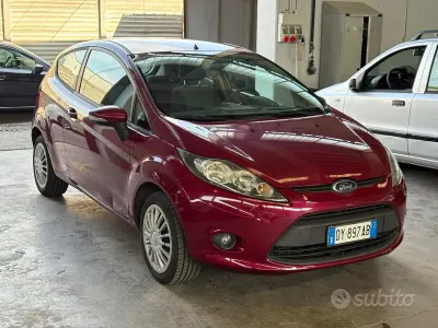 Usata Ford Fiesta Titanium 82 CV (60 kW) 2009 Viola Berlina