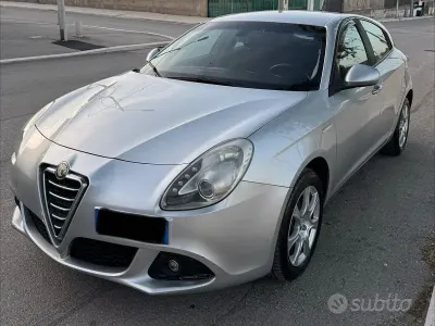 Usata Alfa Romeo Giulietta Exclusive 105 CV (77 kW) 2013 Grigio Utilitaria