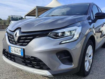 Usata Renault Captur Business 91 CV (66 kW) 2022 Grigio SUV