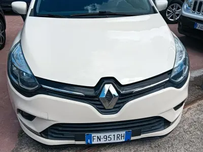Usata Renault Clio IV Zen 75 CV (55 kW) 2018 Beige Berlina