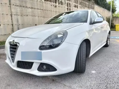 Usata Alfa Romeo Giulietta 105 CV (77 kW) 2011 Bianco Utilitaria