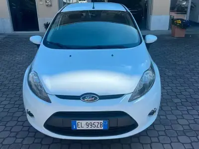 Usata Ford Fiesta Business Edition 92 CV (67 kW) 2012 Bianco Berlina