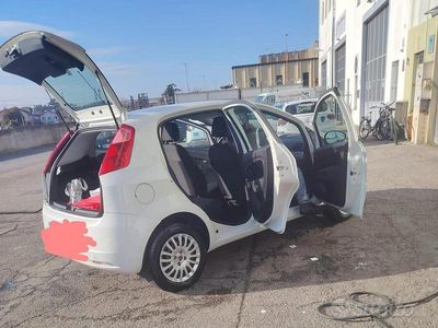 Usata Fiat Grande Punto 77 CV (56 kW) 2009 Bianco Utilitaria