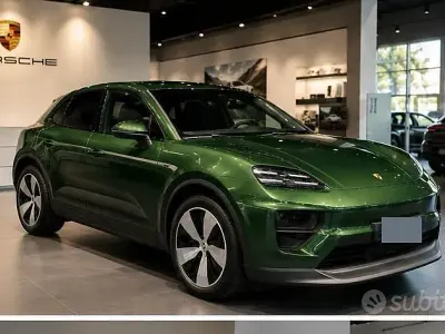 Usata Porsche Macan 4 Electric 119 kW (163 CV) 2025 Verde SUV