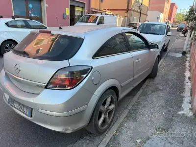 Usata Opel Astra 150 CV (110 kW) 2007 Grigio Berlina
