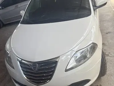 Usata Lancia Ypsilon 80 CV (58 kW) 2015 Bianco Utilitaria