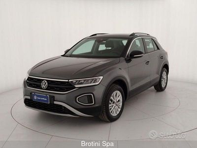 Usata VW T-Roc Life 150 CV (110 kW) 2023 Grigio SUV