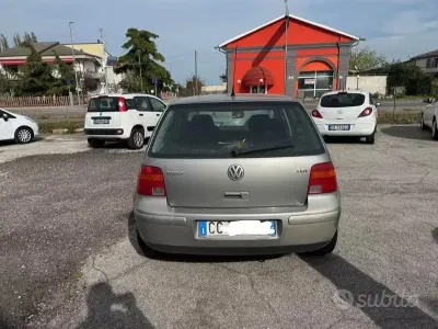 Usata VW Golf IV 101 CV (74 kW) 2003 Grigio Berlina