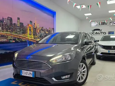 Usata Ford Focus Titanium 120 CV (88 kW) 2016 Grigio Station wagon