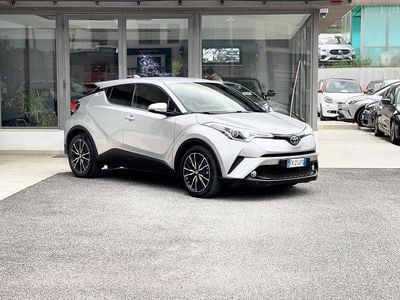 Usata Toyota C-HR 98 CV (72 kW) 2017 Argento SUV