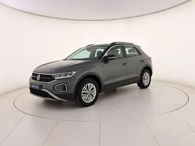 Usata VW T-Roc Life 150 CV (110 kW) 2025 Indium grey metallizzato nero SUV