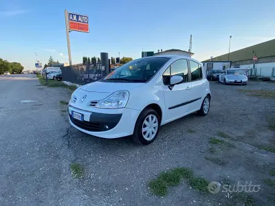 Usata Renault Modus 75 CV (55 kW) 2012 Bianco Monovolume