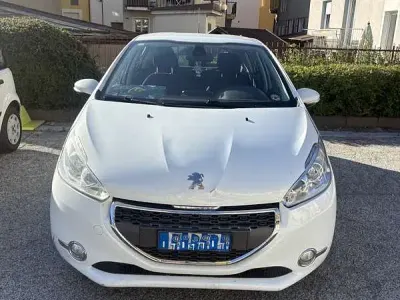 Usata Peugeot 208 Active 82 CV (60 kW) 2013 Bianco Utilitaria