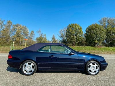 Usata Mercedes CLK200 136 CV (100 kW) 2021 Blu Cabrio