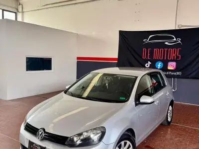 Usado VW Golf VI Comfortline 102 CV (75 kW) 2010 Gris Utilitario
