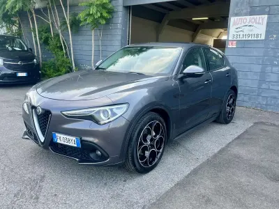 Usata Alfa Romeo Stelvio Executive 179 CV (131 kW) 2017 Grigio SUV