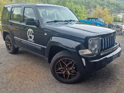Usata Jeep Cherokee Limited 177 CV (130 kW) 2009 Nero SUV