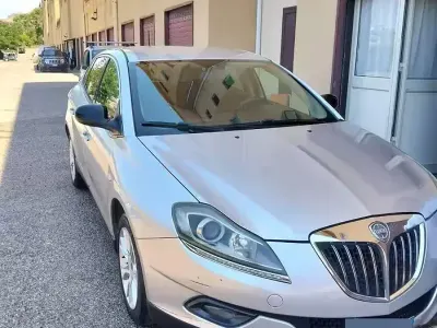 Usata Lancia Delta 120 CV (88 kW) 2009 Giallo Utilitaria