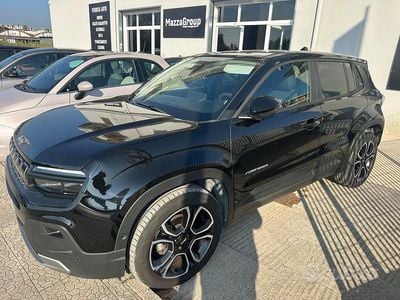 Käytetty Jeep Avenger Summit 101 HP (74 kW) 2023 Musta Katumaasturi