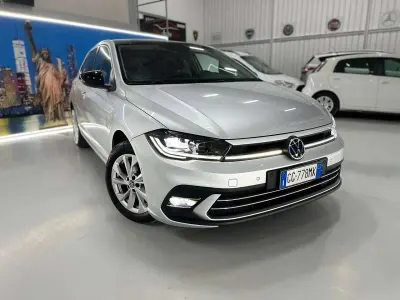 Usata VW Polo R-line 95 CV (69 kW) 2021 Argento Utilitaria