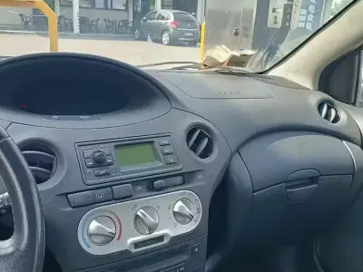 Usata Toyota Yaris 75 CV (55 kW) 2004 Grigio Utilitaria