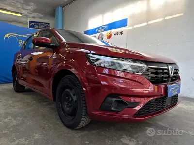 Usata Dacia Sandero Essentiel 67 CV (49 kW) 2021 Rosso Berlina