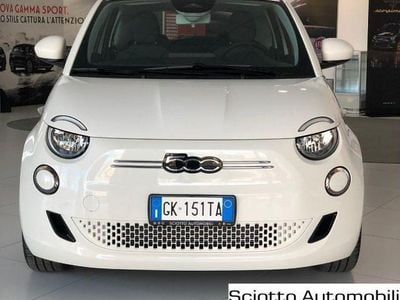 Usata Fiat 500e 86 kW (118 CV) 2023 Bianco pastello Berlina