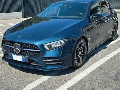Usata Mercedes A180 Premium 116 CV (85 kW) 2022 Blu Berlina