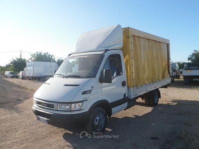 Usata Iveco 35.12 120 CV (88 kW) 2004 Bianco Furgone